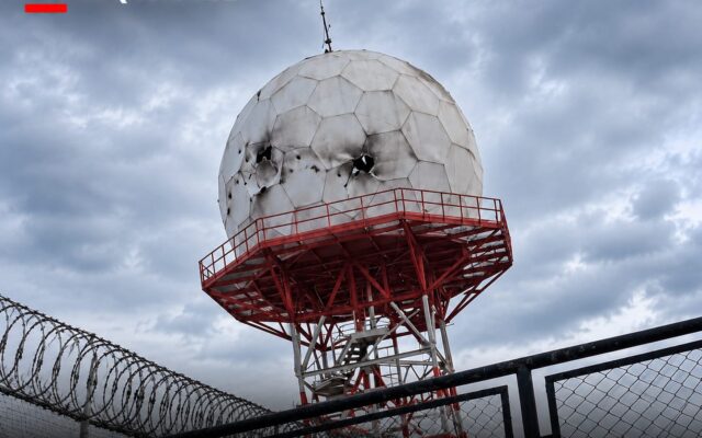 DRONES ATACAN RADAR DE LA AERONÁUTICA EN CANDELARIA; EVACÚAN A 1.400 ESTUDIANTES
